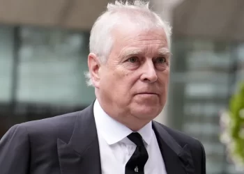 زلزال داخل القصر الملكي.. الشرطة تُدقق في أملاك شقيق ملك بريطانيا بسبب علاقته بملف إبستين