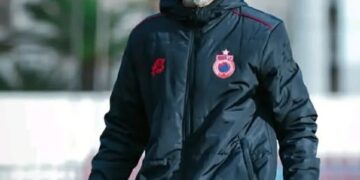 مقصلة الإقالة تطال مدرب أولمبيك أسفي زكرياء عبوب