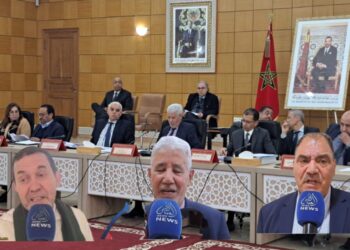 الصورة مركبة الميادين ..منصة دورة مجلس جهة فاس وفي الإطار رئيس الجهة ومستشارين عن حزبي البيجدي والإتحاد الاشتراكي