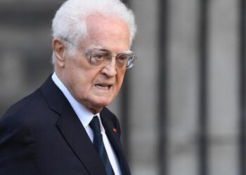 رئيس الوزراء الأسبق ليونيل جوسبان