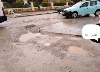 شوارع محفرة بوسط مدينة تازة