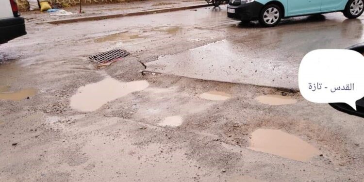 شوارع محفرة بوسط مدينة تازة