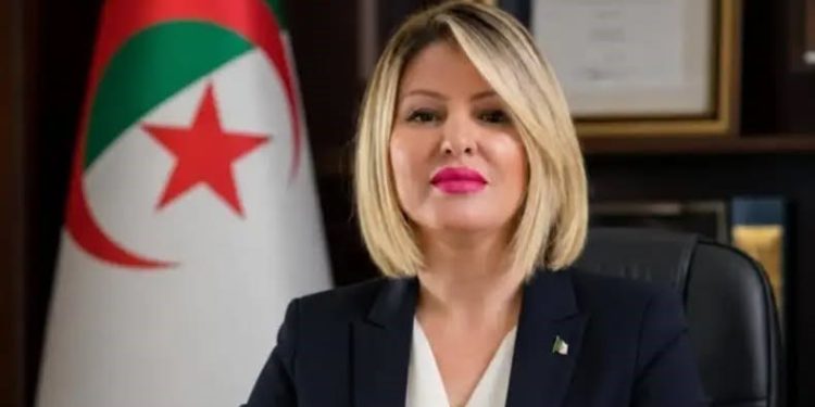 4 سنوات حبسا للمحامية الجزائرية لطيفة ديب.. بسبب “تدوينة”على صفحتها “بالفايسبوك” والمساس برموز الدولة