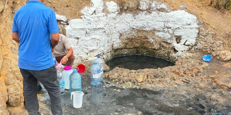 العين الكبريتية بقرية با محمد ..  إقبال كبير للزوار في غياب تحاليل مخبرية