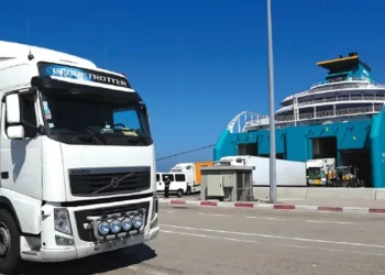 تقارير: محنة الشاحنات المغربية للنقل الدولي للبضائع.. قوانين أوروبية صارمة تحول الرحلة إلى كابوس يومي