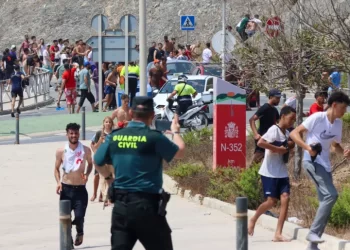 التدفق الكبير من المغرب إلى سبتة المحتلة : 60 ألف عبروا أغلبهم عادوا .. وعدد القتلى يرتفع إلى 57 شخصا