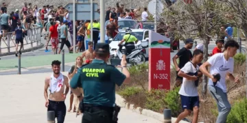 التدفق الكبير من المغرب إلى سبتة المحتلة : 60 ألف عبروا أغلبهم عادوا .. وعدد القتلى يرتفع إلى 57 شخصا