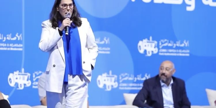 المنصوري رئيسة الحكومة المعينة وبجانبها عمدة طنجة المشتبه به في فضيحة"صاك طنجة" - الميادين نيوز حزب “البام” يُعلن اعتزازه” بالفوز الساحق” غير آبه بفضيحة”صاك طنجة”.. والوكيل العام يُمدد الحراسة النظرية لمنير الليموري لتعميق البحث