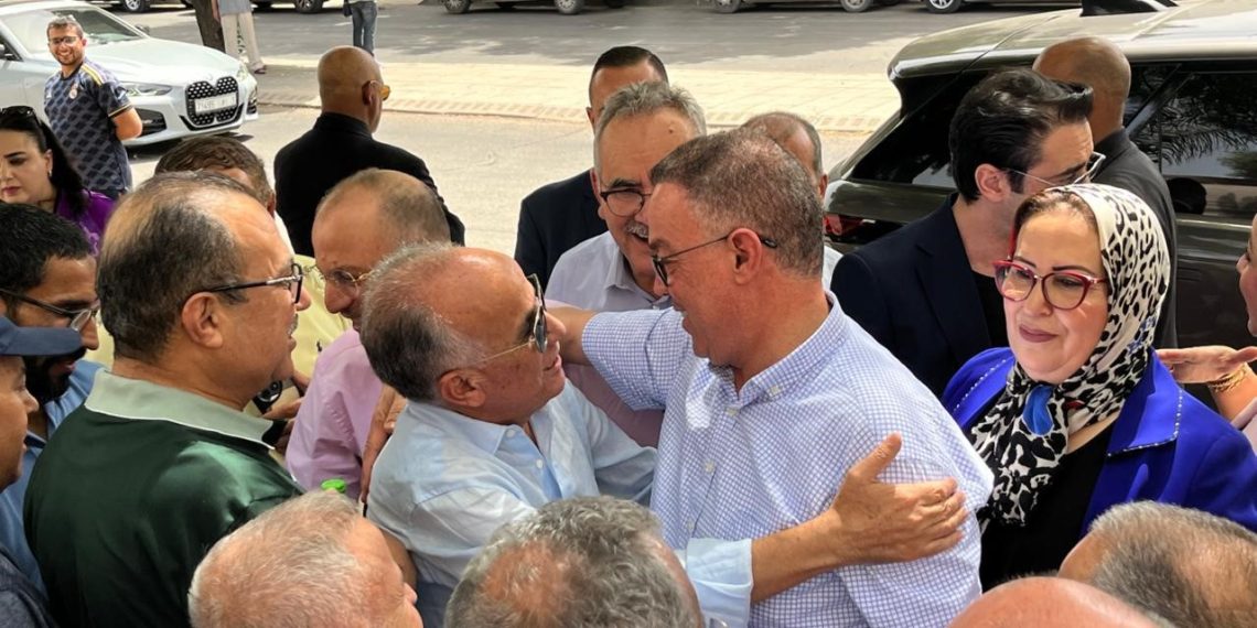 عناق بين لقجع ومحمد عبو بفاس