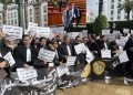 بعد حوالي 4 أشهر من الاحتجاج : المحامون يعودون إلى المحاكم.. وعيون جمعيتهم وهيئاتها على حكومة رحيمة بمهنتهم