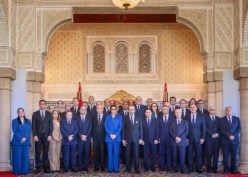 أخيرا الدخان الأبيض يتصاعد من مأذنة القصر معلنا ولادة حكومة المنصوري