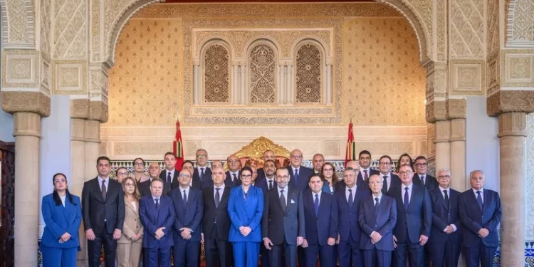 roi-m6-gouv-elmansouri-1 - الميادين نيوز أخيرا الدخان الأبيض يتصاعد من مأذنة القصر معلنا ولادة حكومة المنصوري