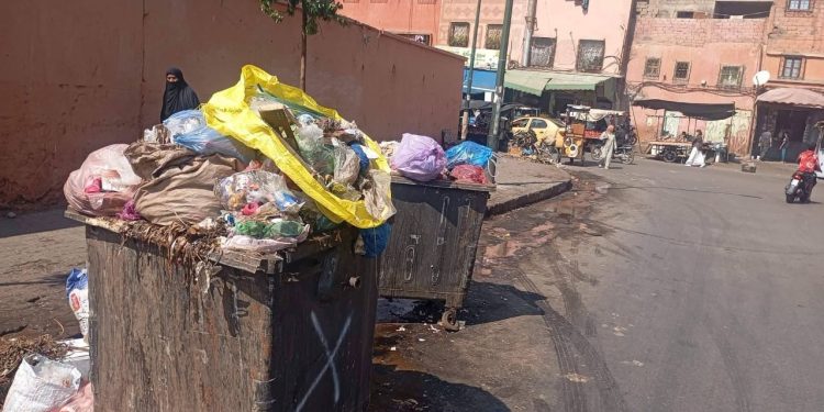 مراكش: مخلفات سوق بولرباح تتسبب في مطرح عشوائي للنفايات بمحاذاة مؤسسة تعليمية