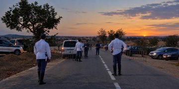 تازة: مطاردة تنتهي بتوقيف سيارة محملة بأزيد من 30 كلغ من مخدر الشيرا .. السائق تمكن من الفرار