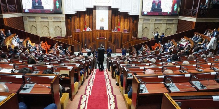 الصورة - الميادين نيوز سوق عكاظ بمجلس النواب: حكومة المنصوري تحصل على ثقة البرلمان بـ204 صوتا